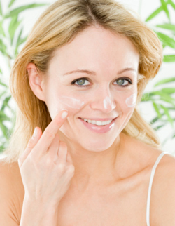 Applying skin creme